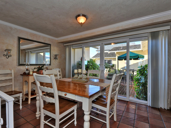 Santa Cruz Vacation Rental - 1600 West Cliff - Dining area